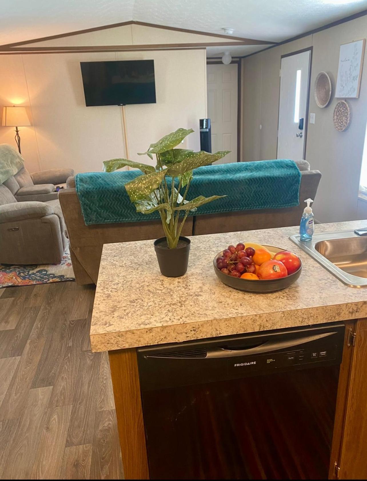 Private Cozy Hideaway With Deck Escape Austin 35Mi Villa Bastrop Bagian luar foto
